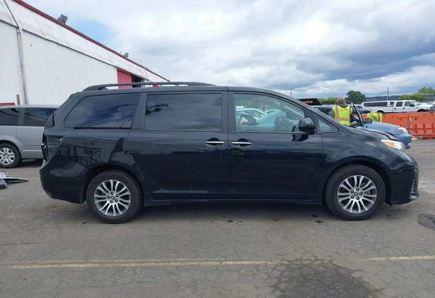 Toyota Sienna cena 58000 przebieg: 78185, rok produkcji 2019 z Choroszcz małe 92